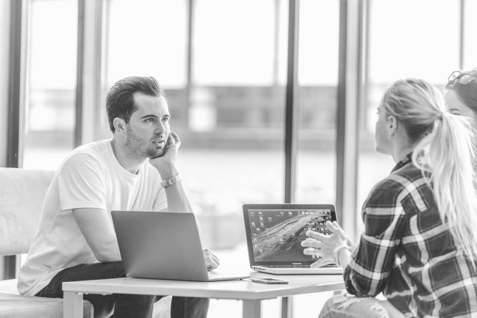 Professionelles Team bei der Finanzplanung